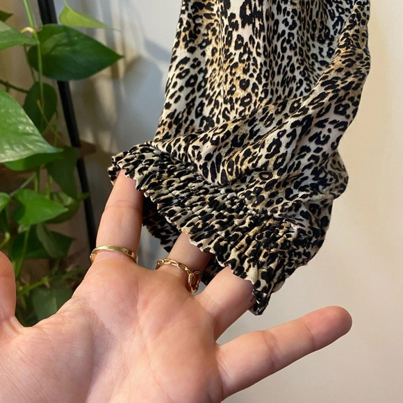 Urban Outfitters|| Crop Twisted Long Sleeve Leopard Print Top Size Small - Picture 5 of 9